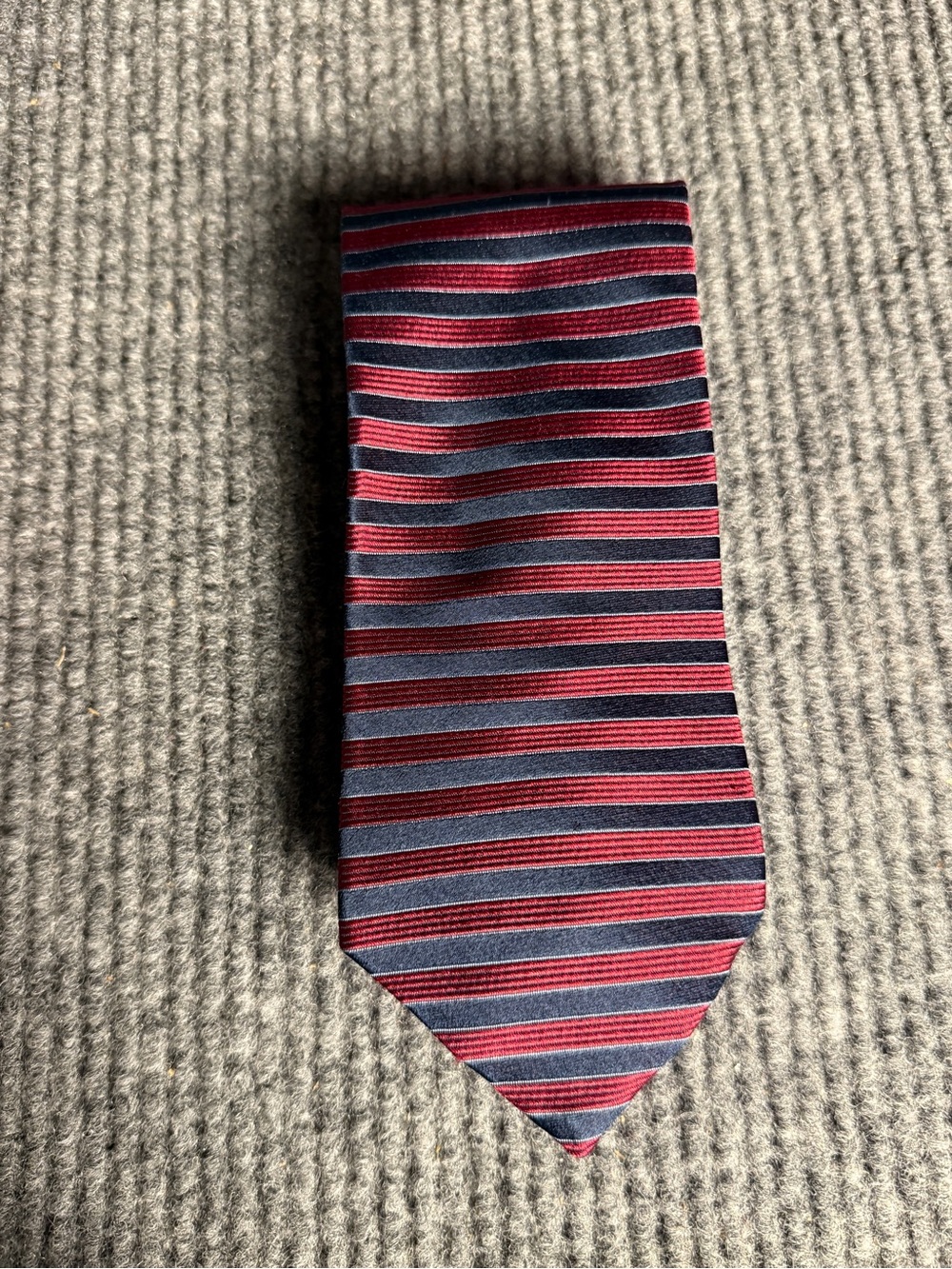 Tommy Hilfiger Mens Striped 100% Silk Necktie Red Navy Blue Classic Preppy